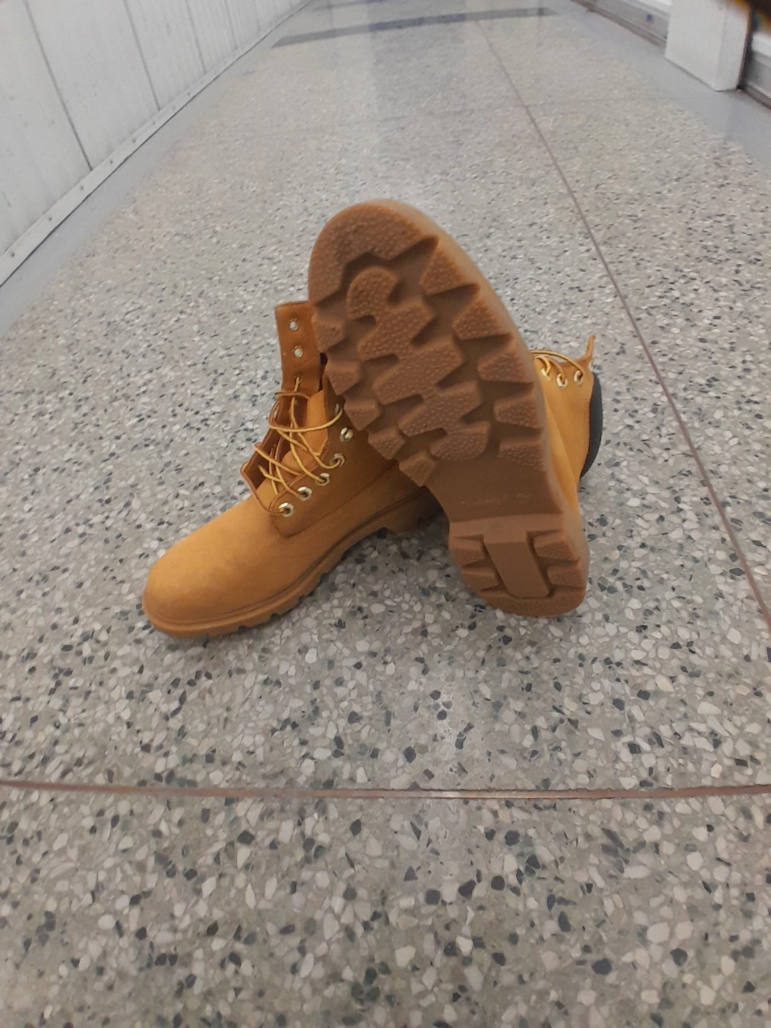 Timberland Classic Boots - Wheat Nubuck Size 9 - photo 2
