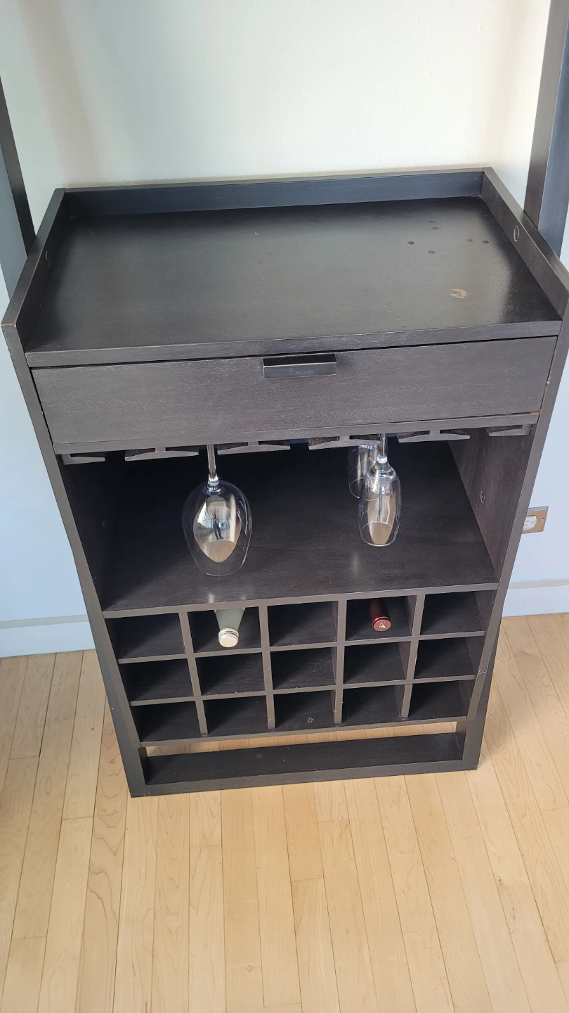 Crate & Barrel Sloane sawer leaning Wine - photo 3