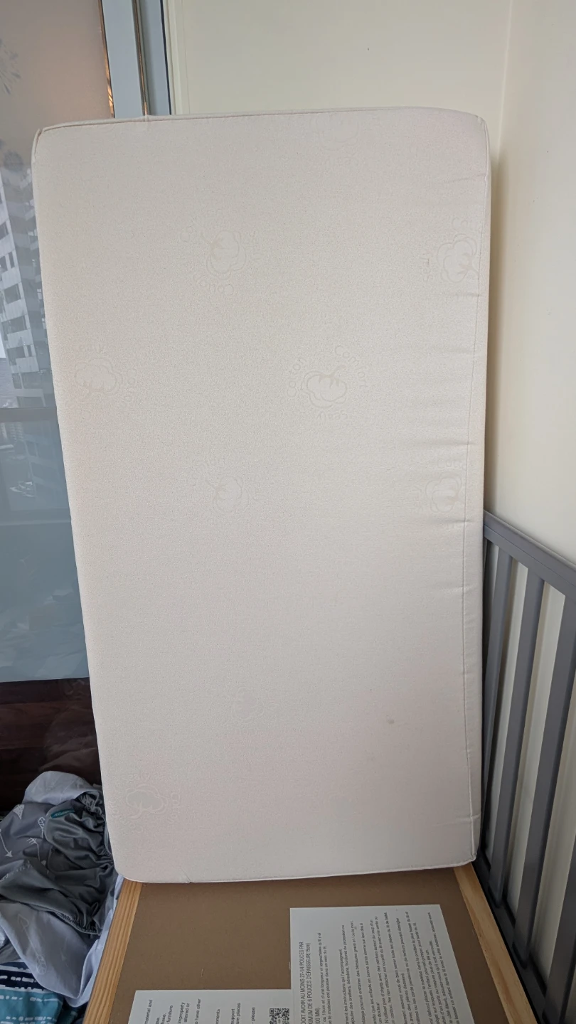 Sealy Crib Mattress *FREE 3 fitted sheets* - photo 2