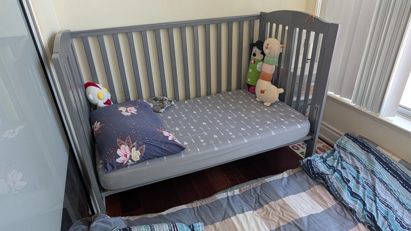 Sealy Crib Mattress *FREE 3 fitted sheets* - photo 3
