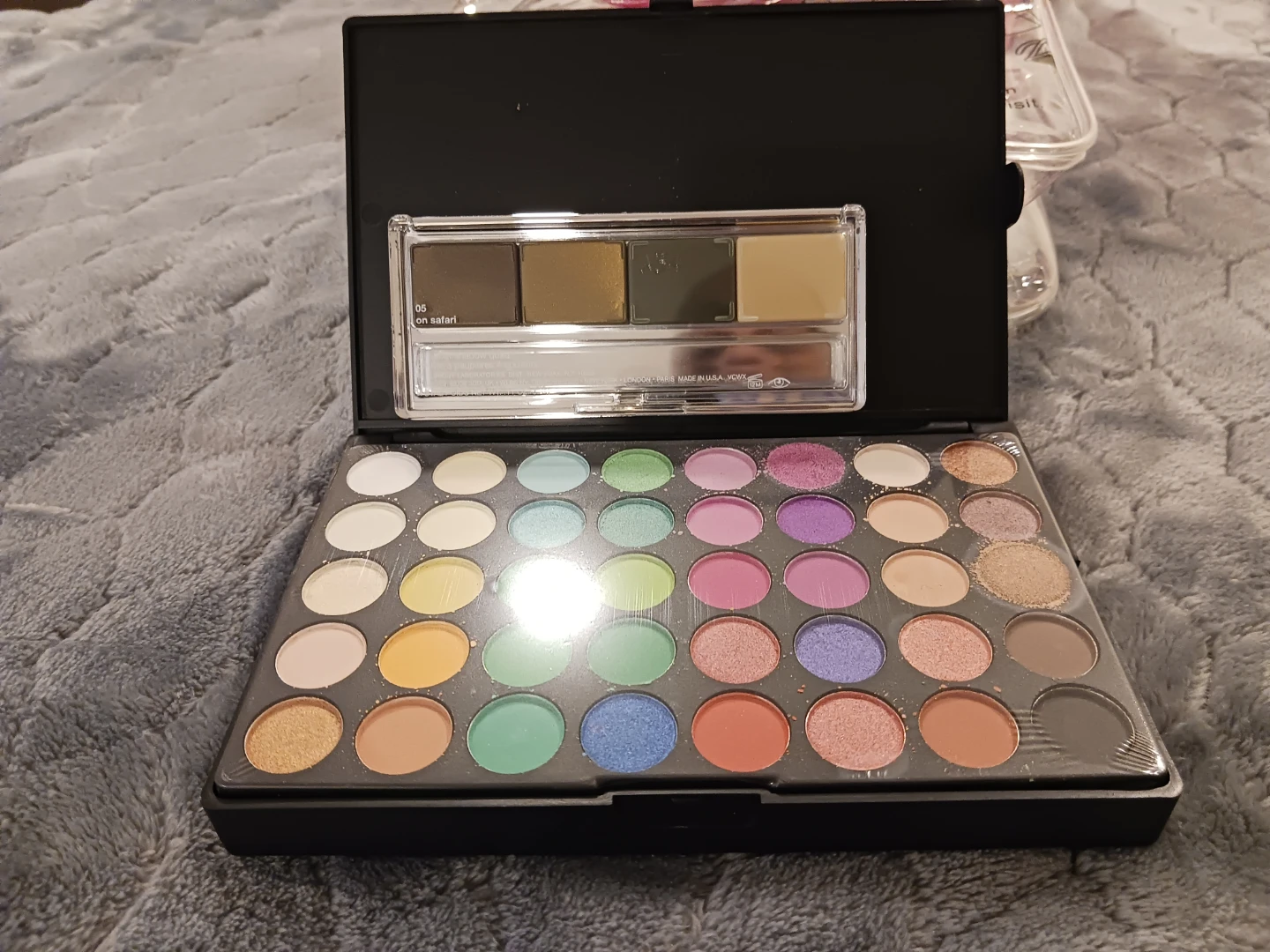 35 Color Eyeshadow Palette