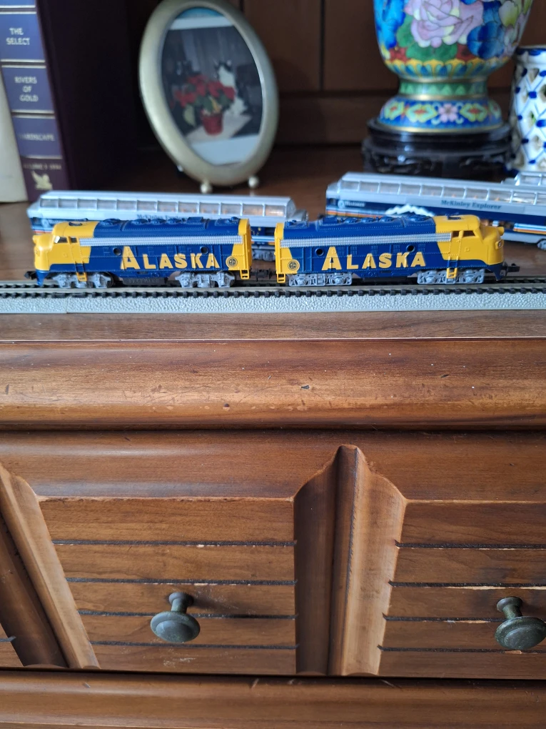 Alaska Model Train Set - photo 4