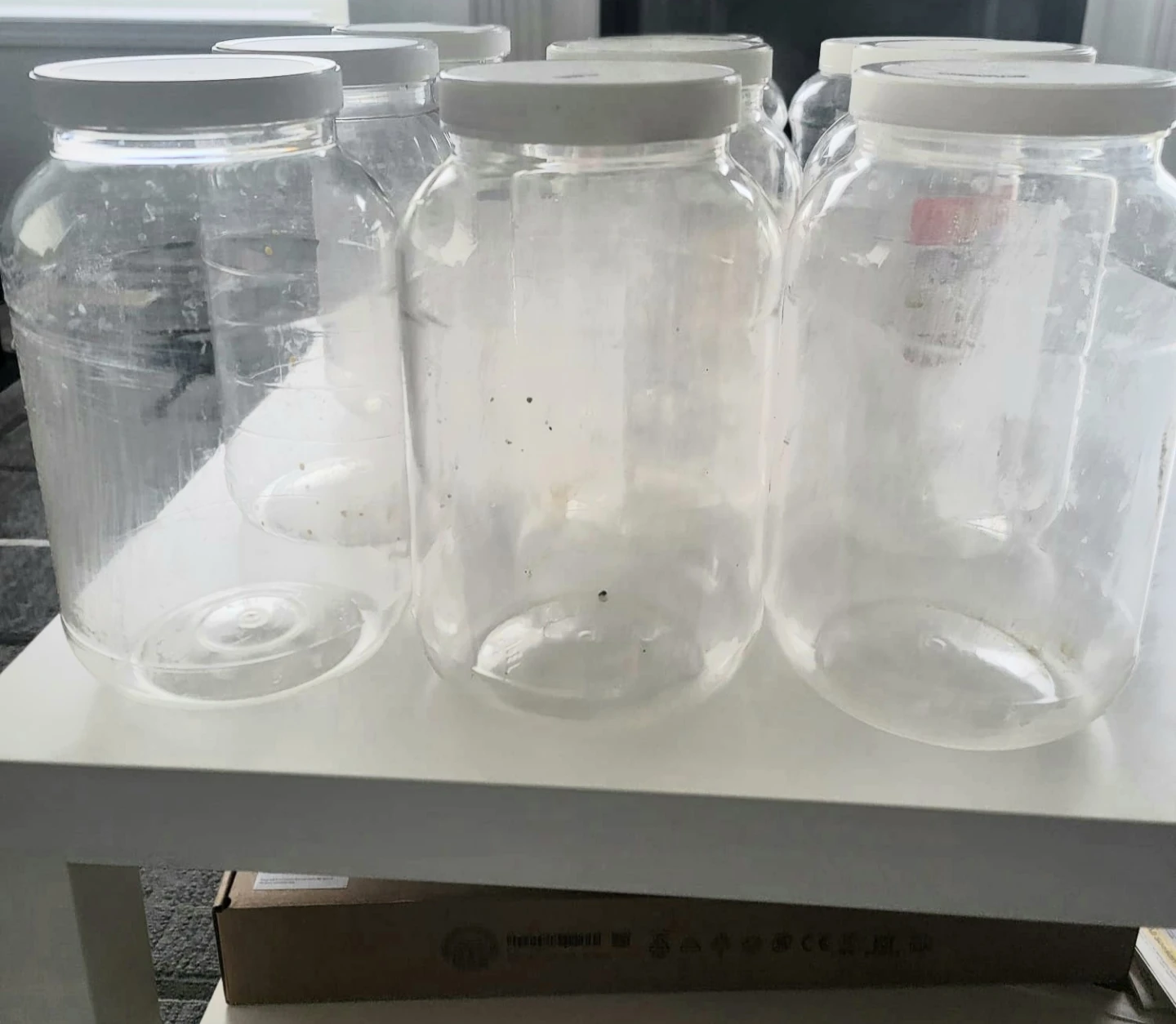 9 x Clear Plastic Storage Jars with White Lids - photo 2