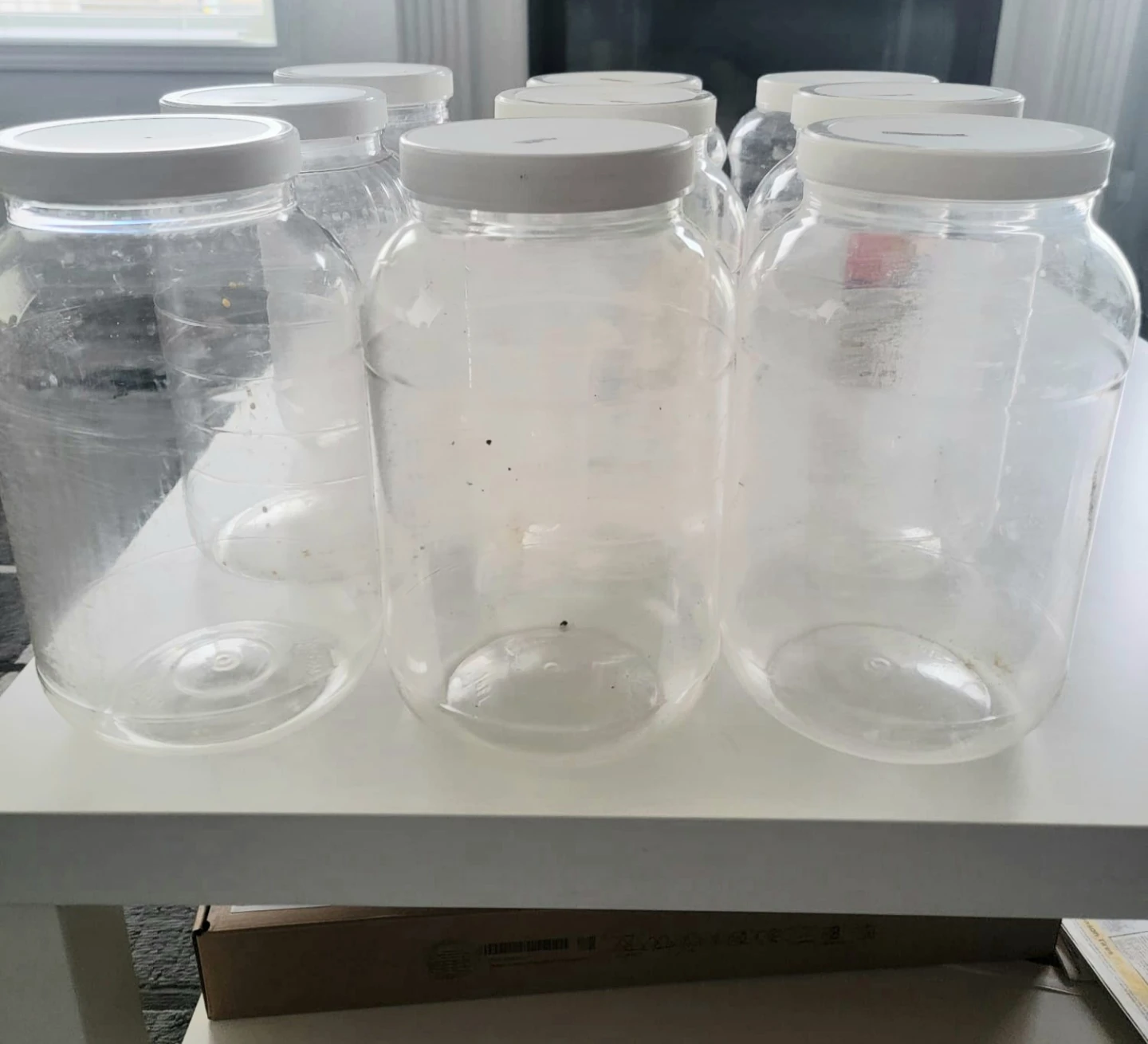 9 x Clear Plastic Storage Jars with White Lids - photo 4