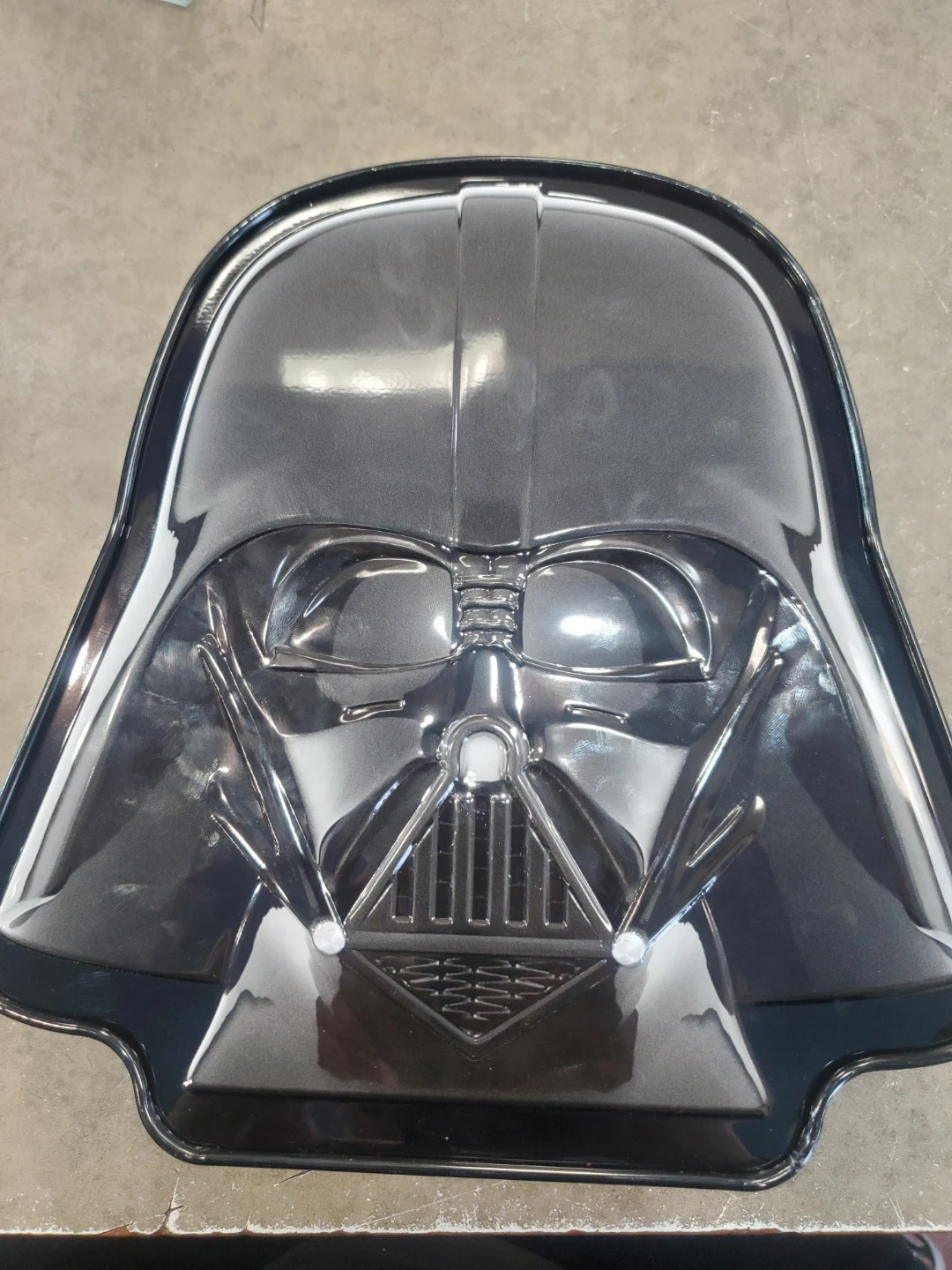 PEZ Star Wars Limited Edition Darth Vader Tin with 4 Dispensers - photo 2