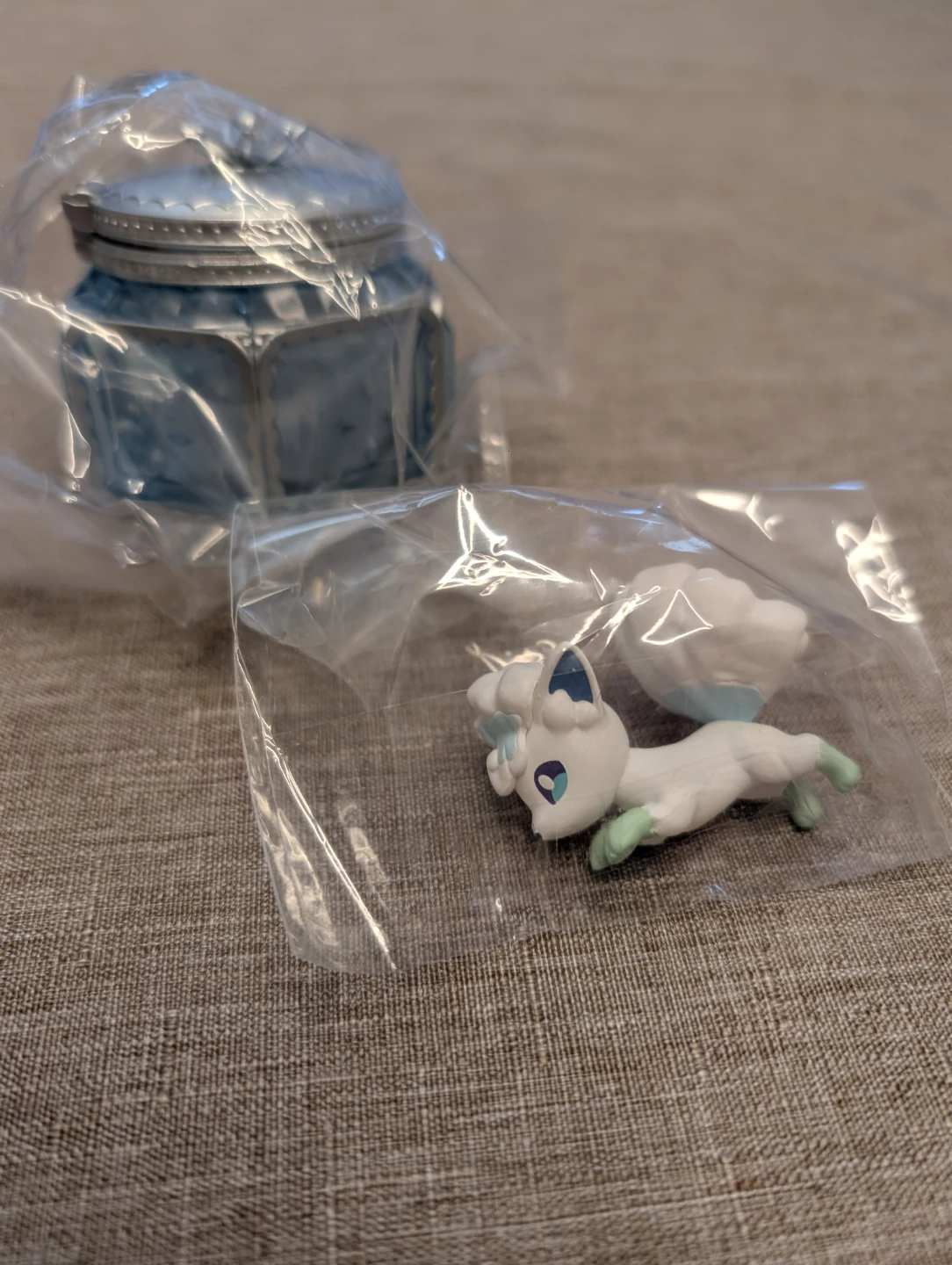 Pokemon Rement Romantic Collection Alolan Vulpix ($20) - photo 2
