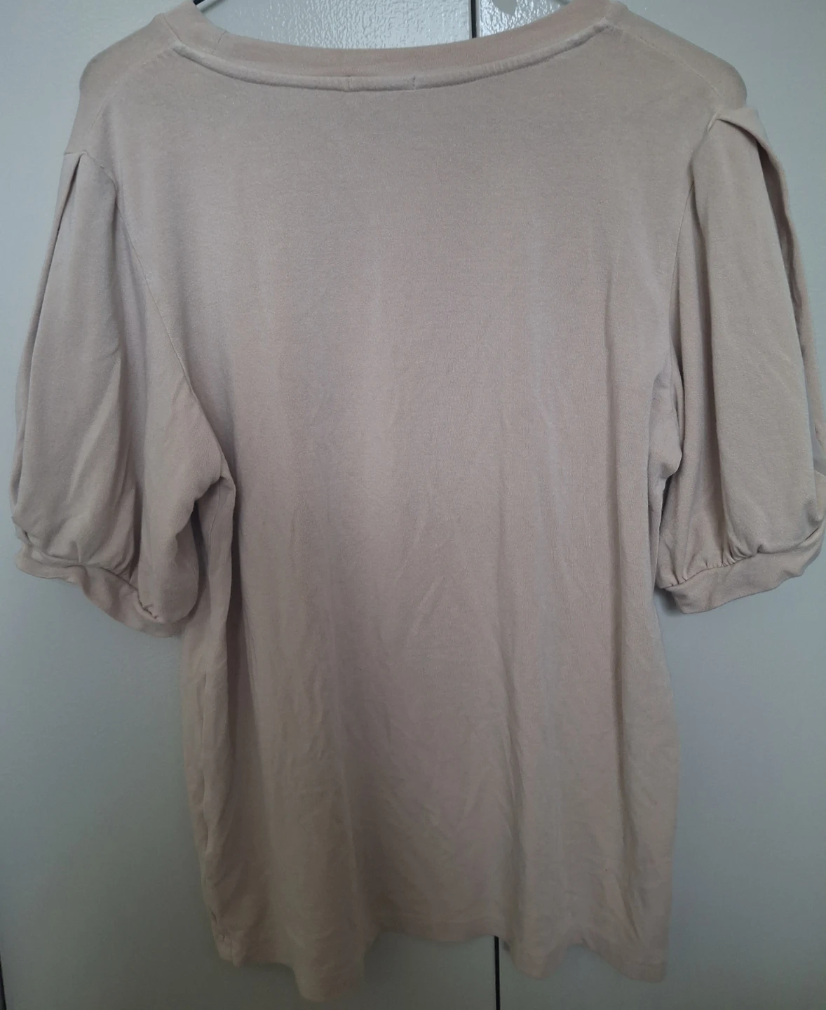 Light beige puff sleeve t-shirt