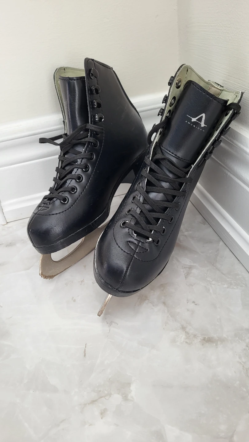 American Figure Skates - Black