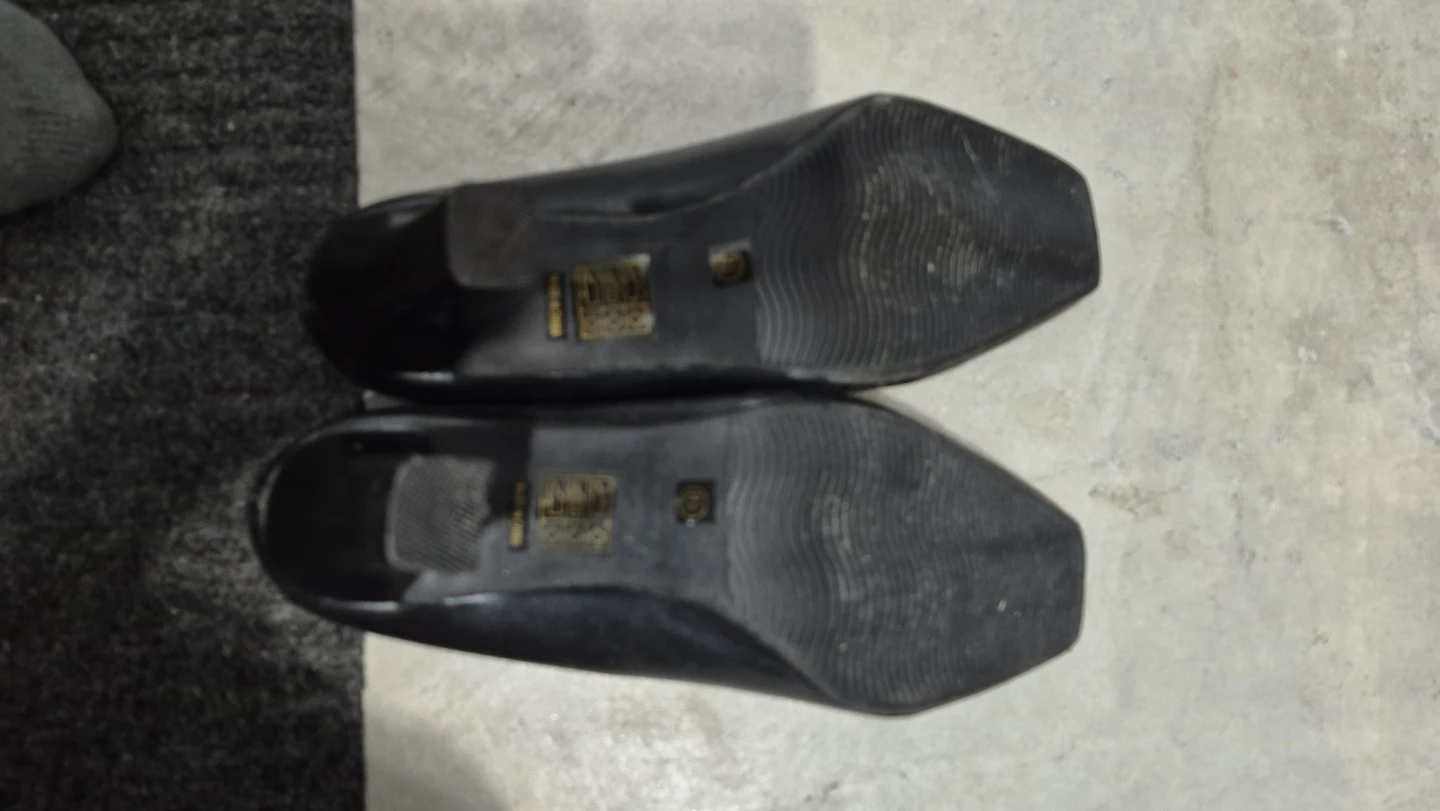 Ladies black heeled shoes - photo 2