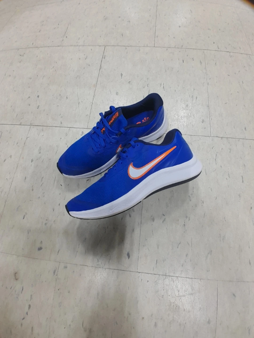 Nike Running Shoes - Blue For Boys Size  5 - photo 2