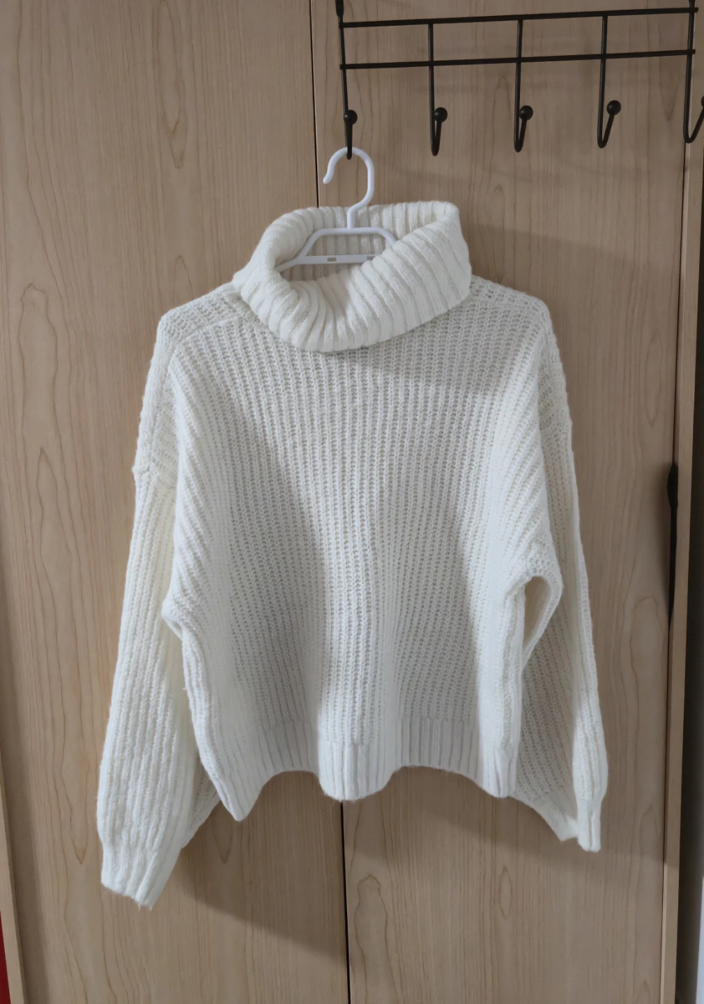 Old Navy White Turtleneck Sweater Size M