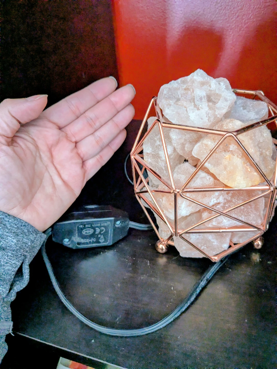 Himalayan Salt Lamp with Rose Gold Geometric Cage - photo 2