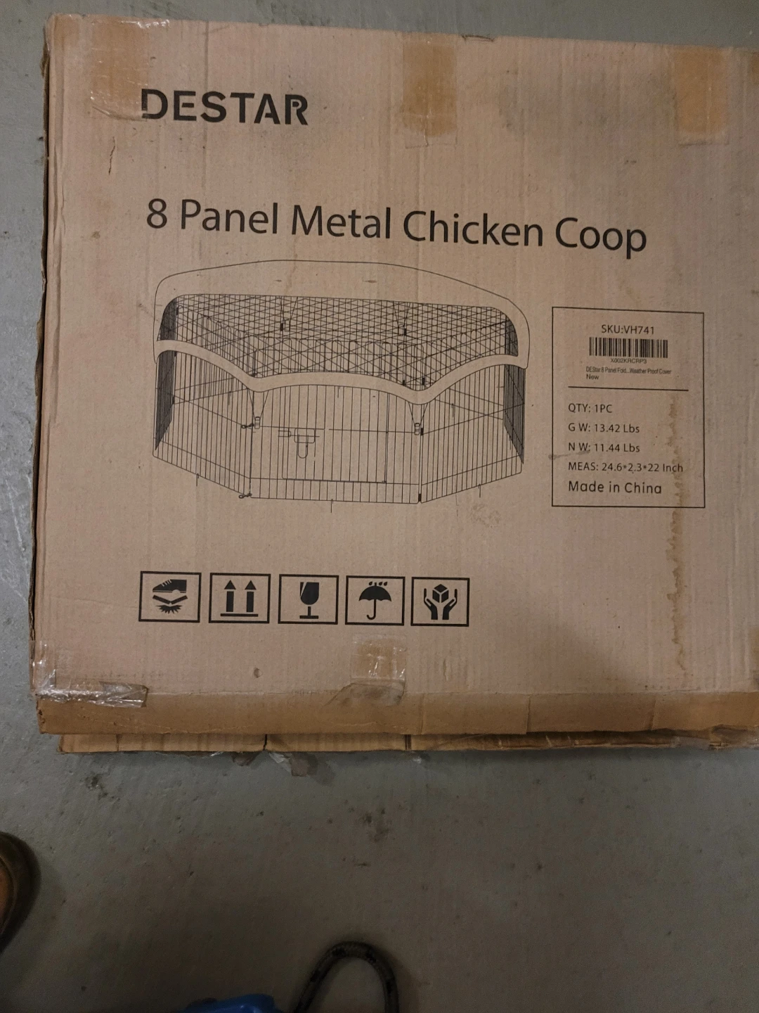 DESTAR 8 Panel Metal Chicken Coop