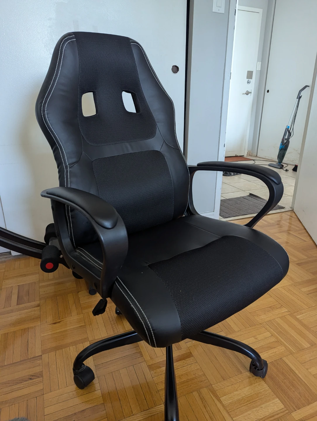 Black Gaming Chair Rarely used