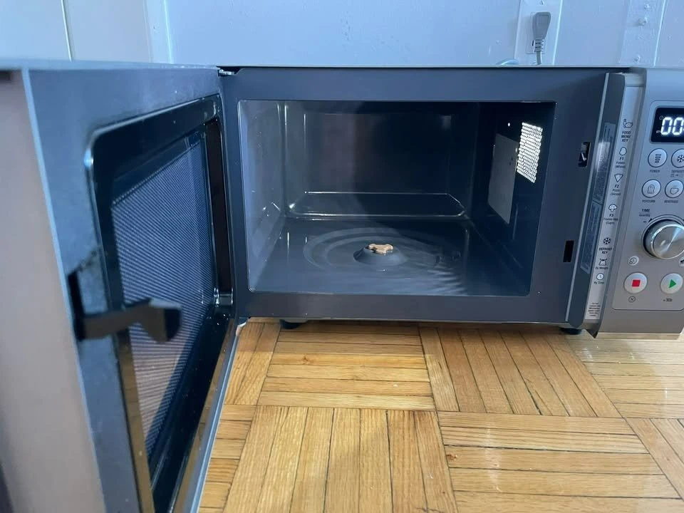 Breville Compact Wave Soft Close Microwave Oven - photo 2