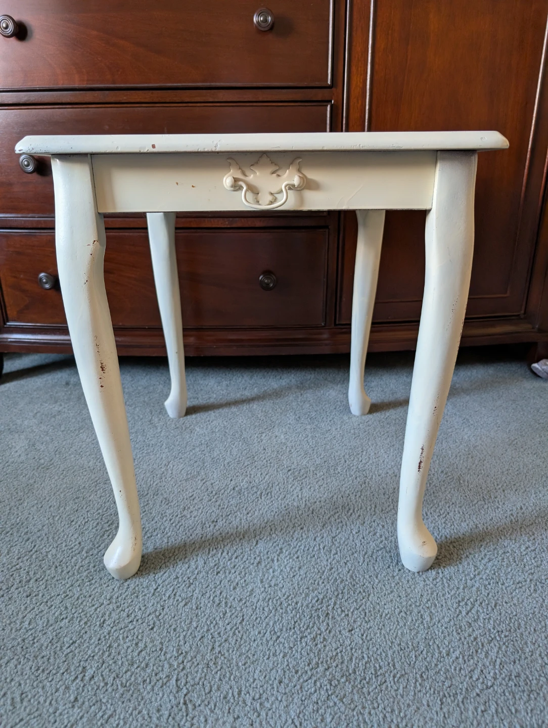 White Accent Side Table 🆓 - photo 2