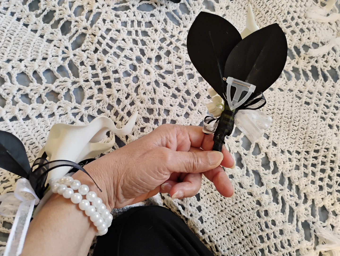 Artificial Calla Lily Boutonniere and Corsage Set - photo 3