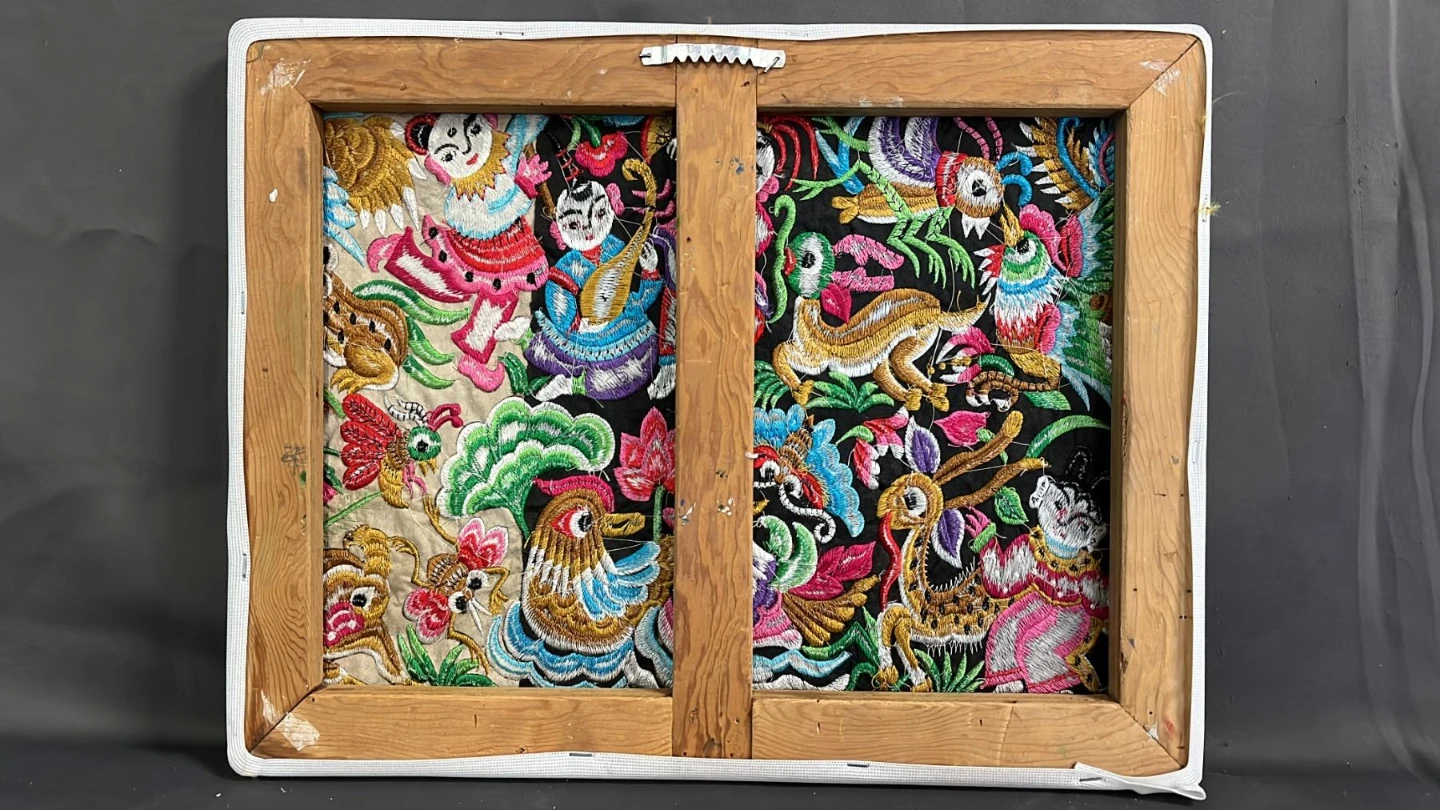 Very Nice and Vintage Embroidered Wall Hanging Tapestry - photo 2