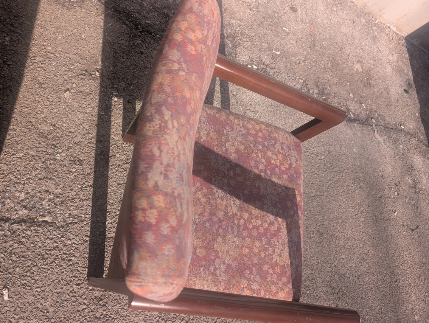 Armchair with patterned upholstery - photo 2