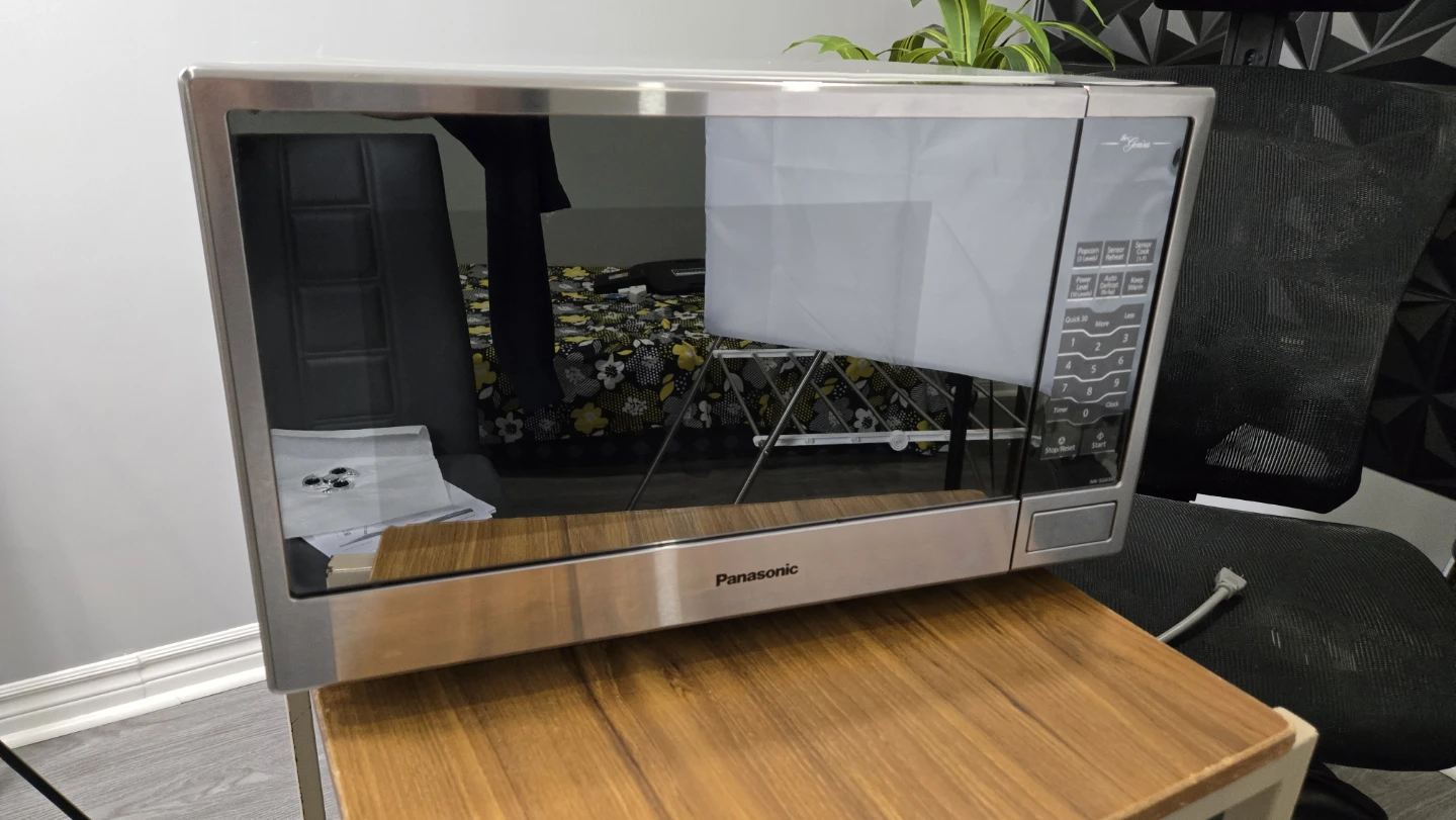 Panasonic "The Genius" Microwave Oven