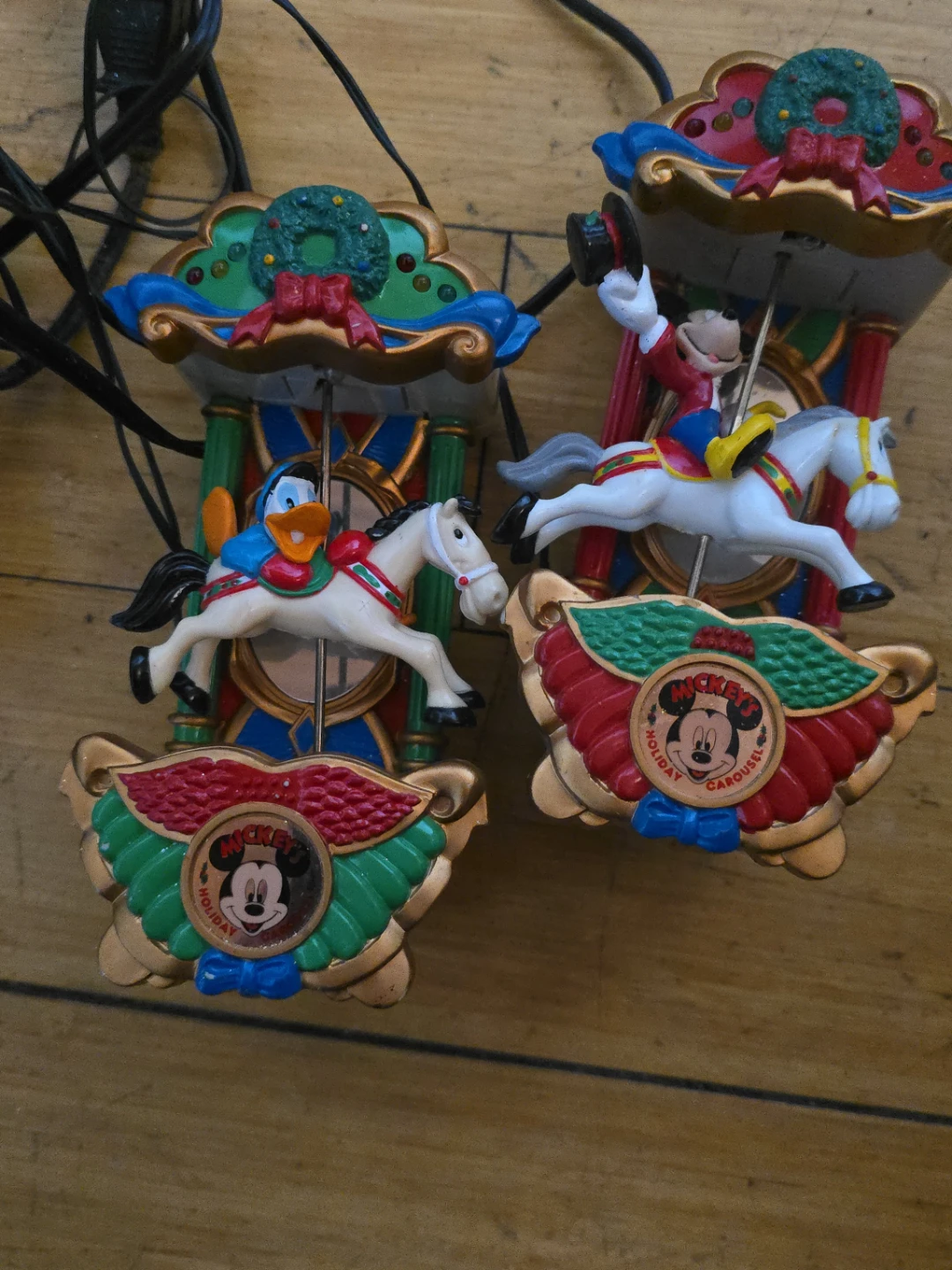 Mickey & Friends Holiday Carousel Musical Light-Up Decor - photo 3