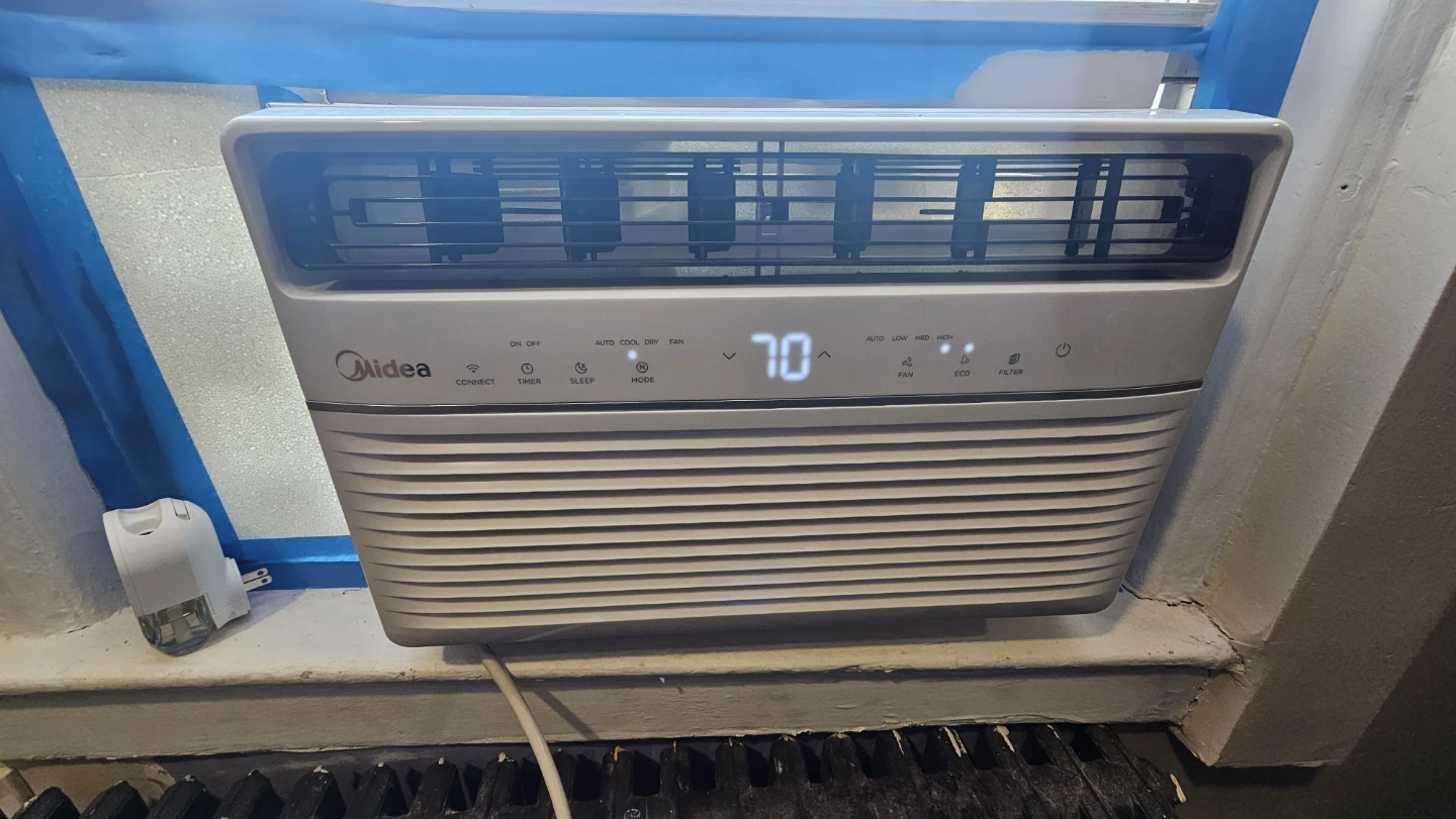 Midea Window Air Conditioner - photo 2