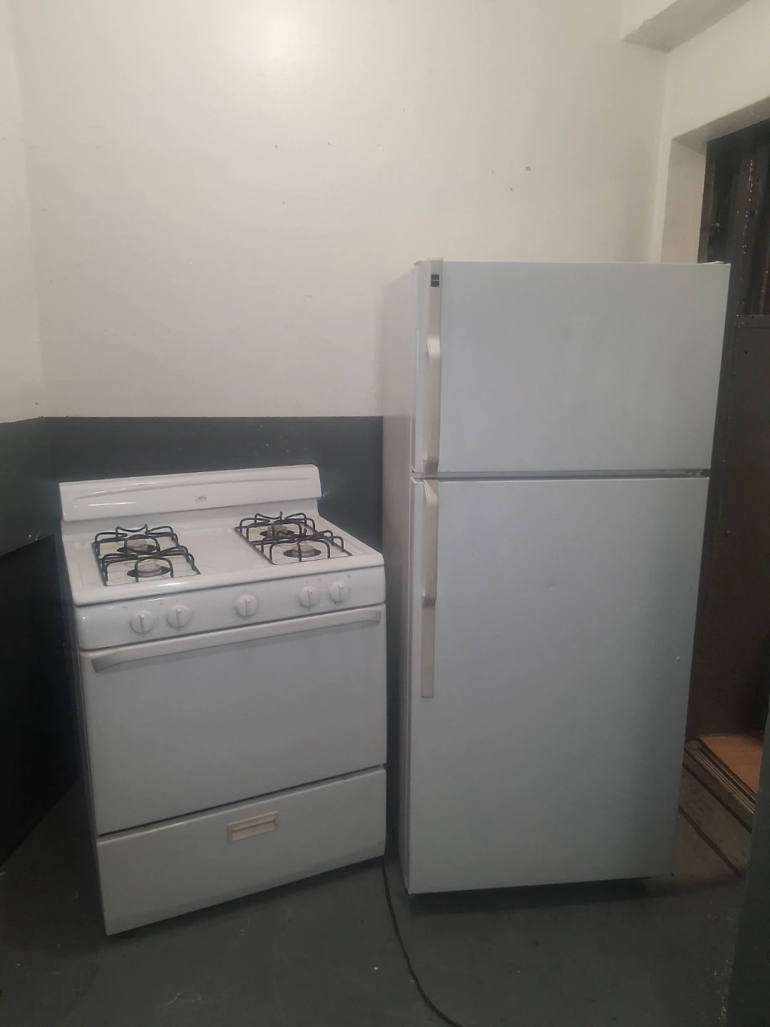 Stove and fridge good condition - photo 2