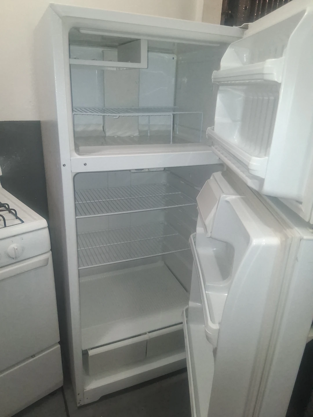 Stove and fridge good condition - photo 3