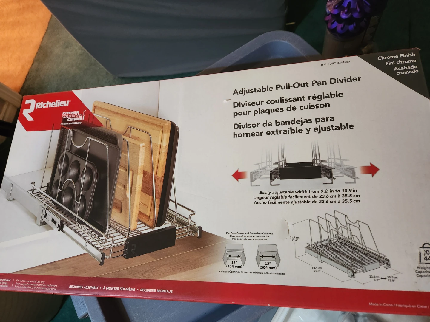 Richelieu Adjustable Pull-Out Pan Divider