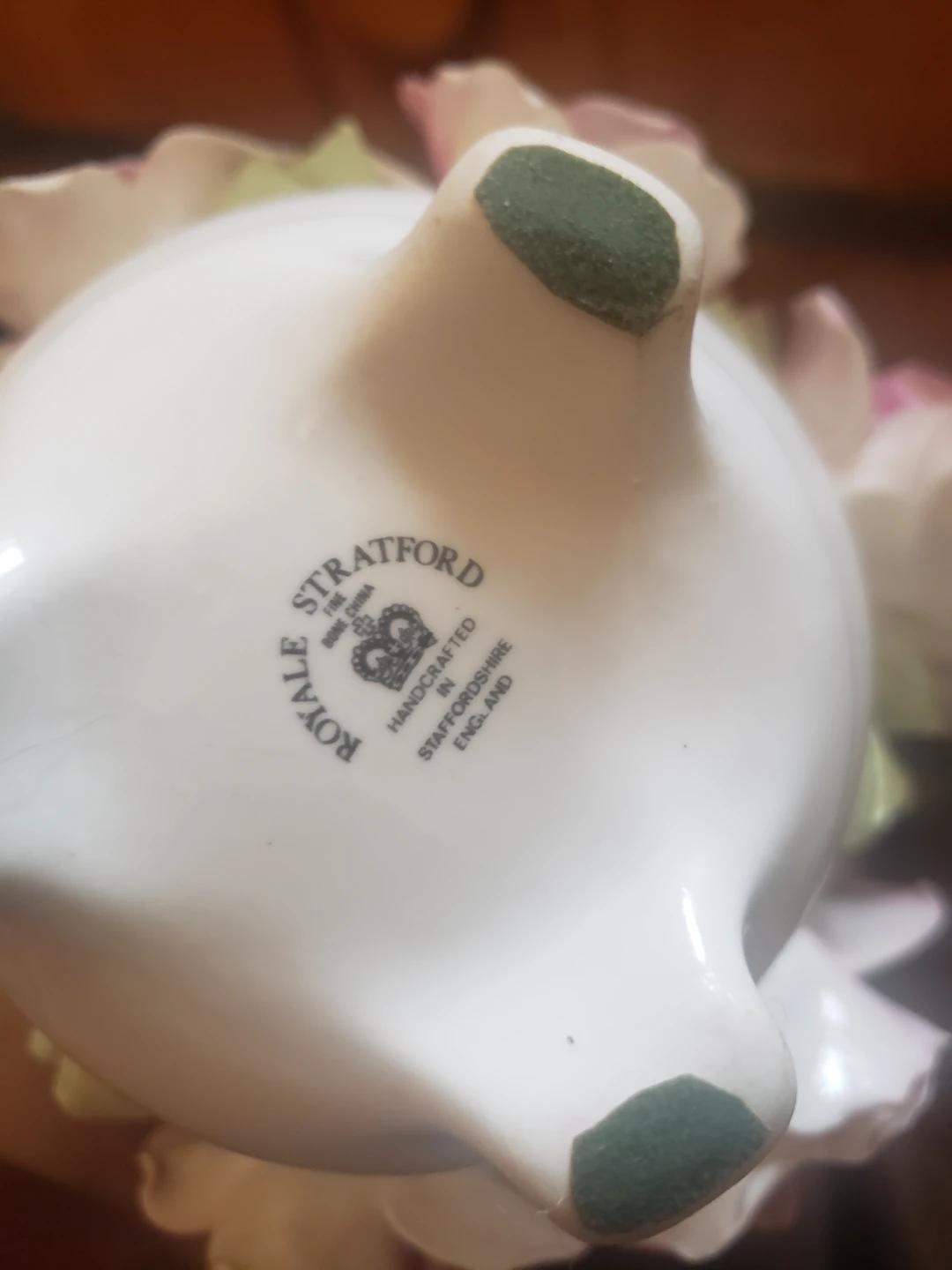 Royale Stratford Porcelain Rose Basket - photo 2