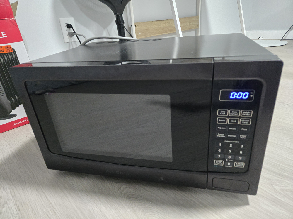 Insignia Black Microwave Oven - photo 4
