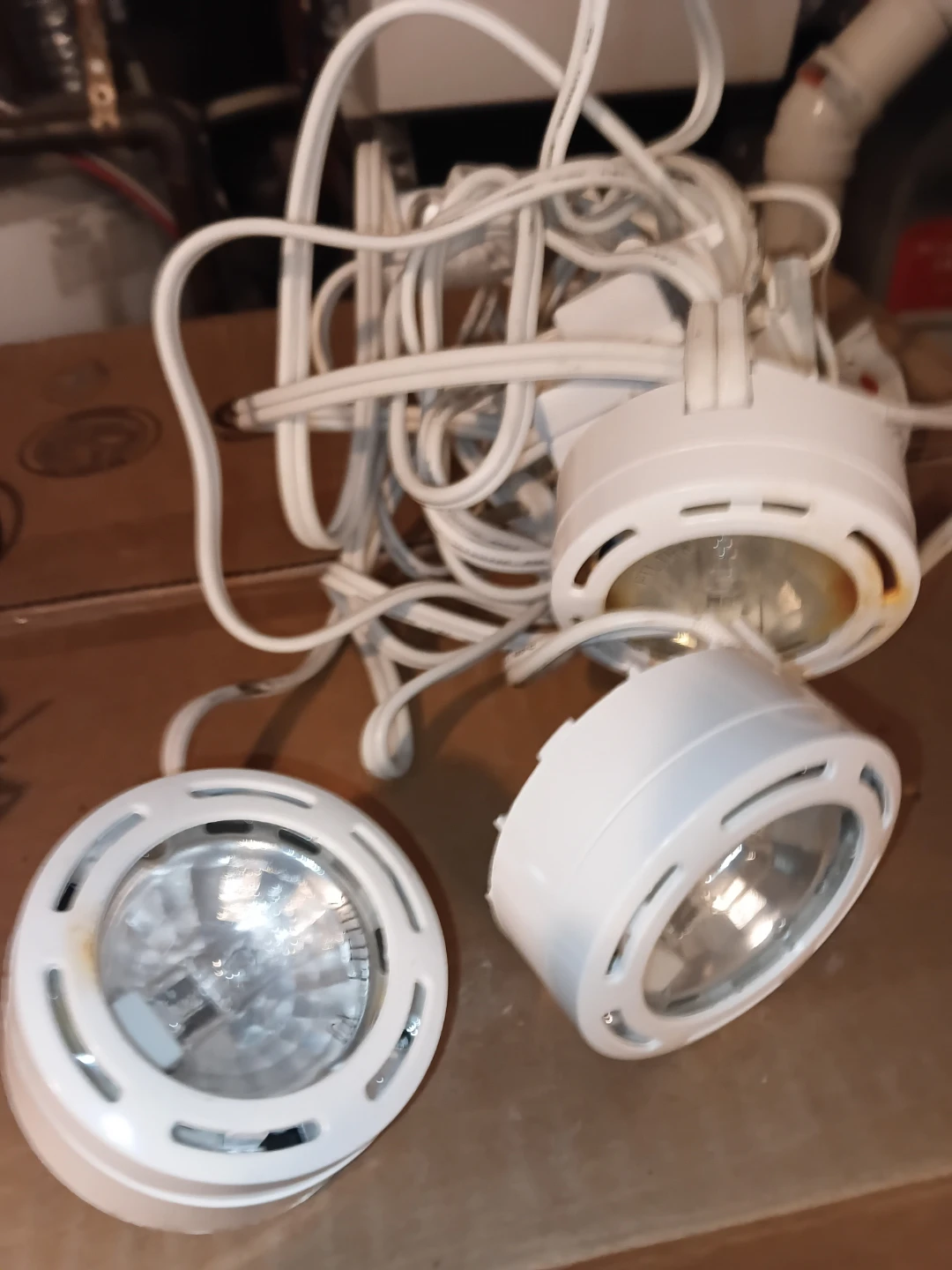 White 3-Light Under Cabinet Track Lighting