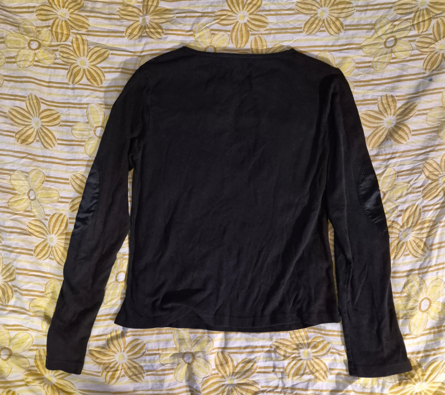 Black long sleeve top with satin details - photo 2