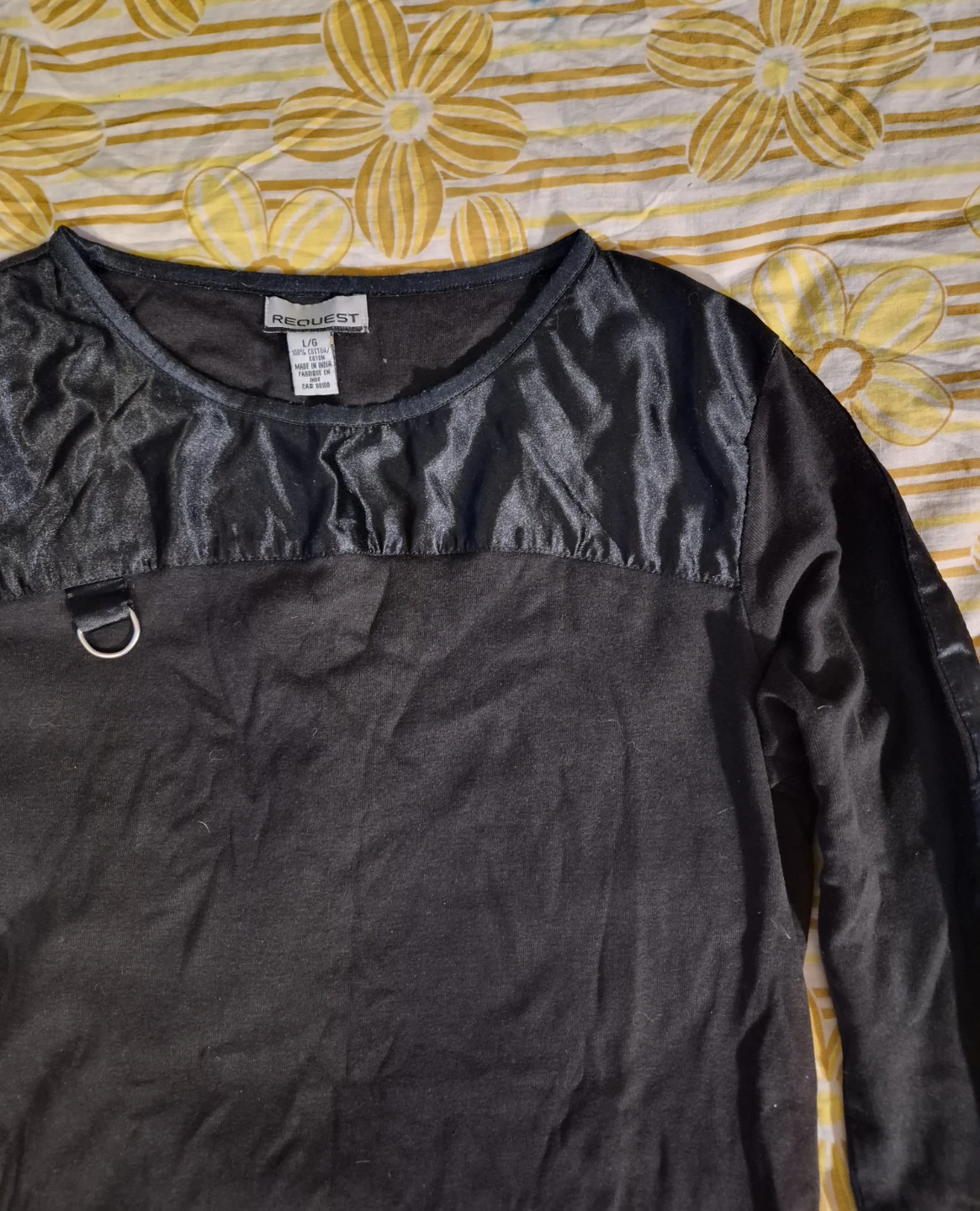 Black long sleeve top with satin details - photo 3