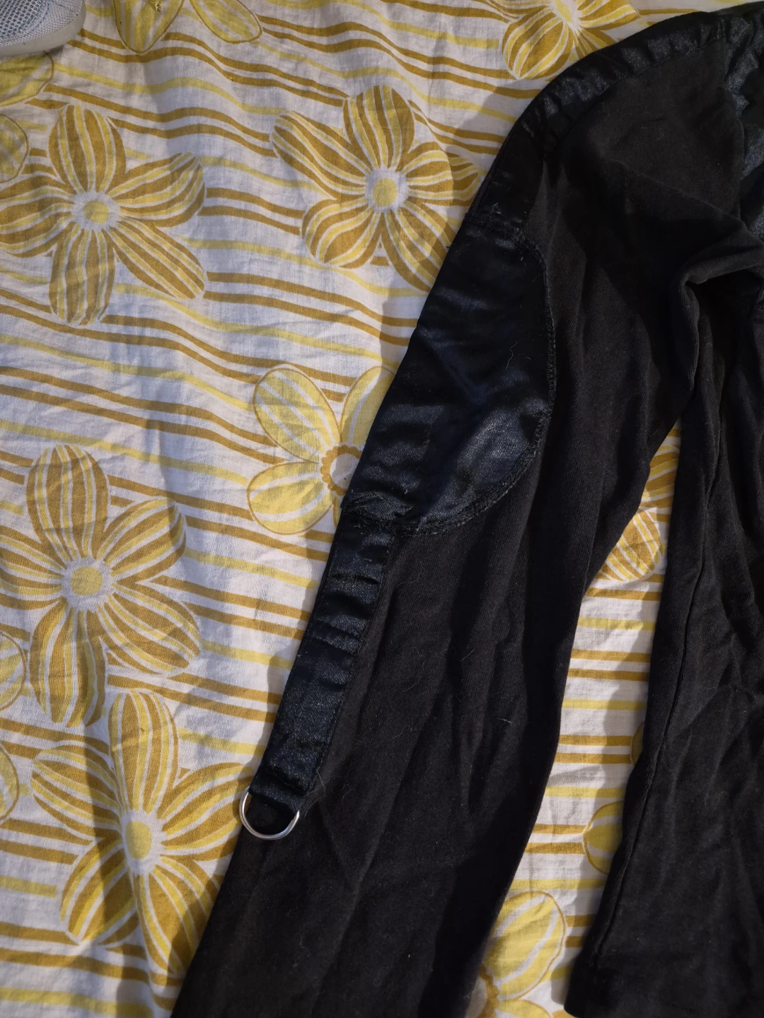 Black long sleeve top with satin details - photo 4