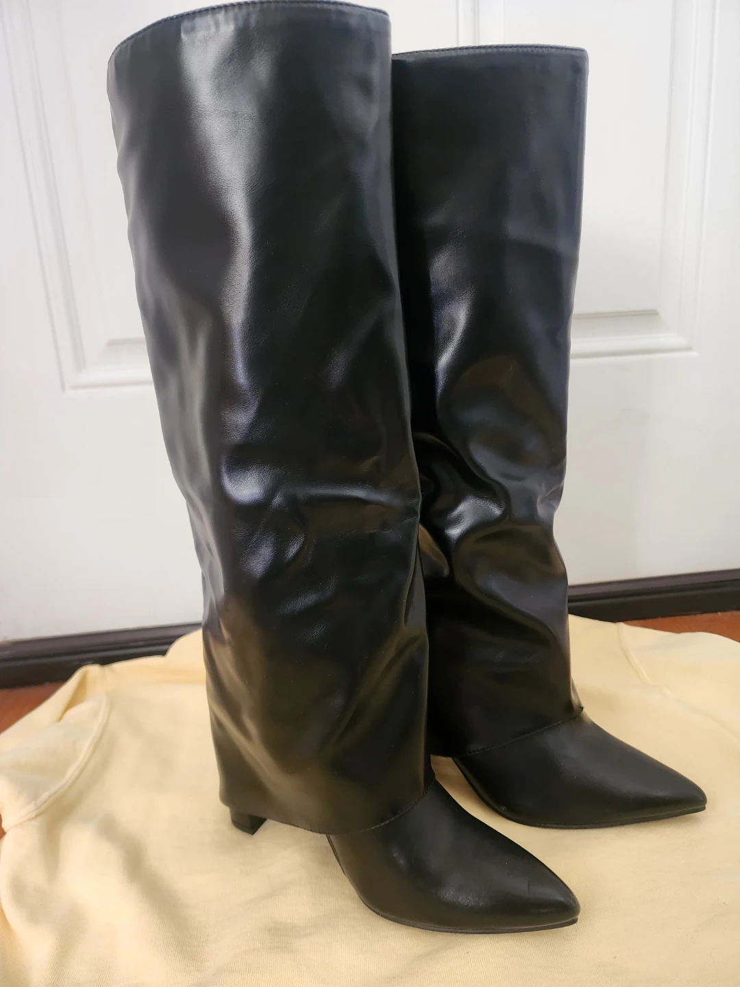 Black Knee-High Pointed Toe Slouch Boots