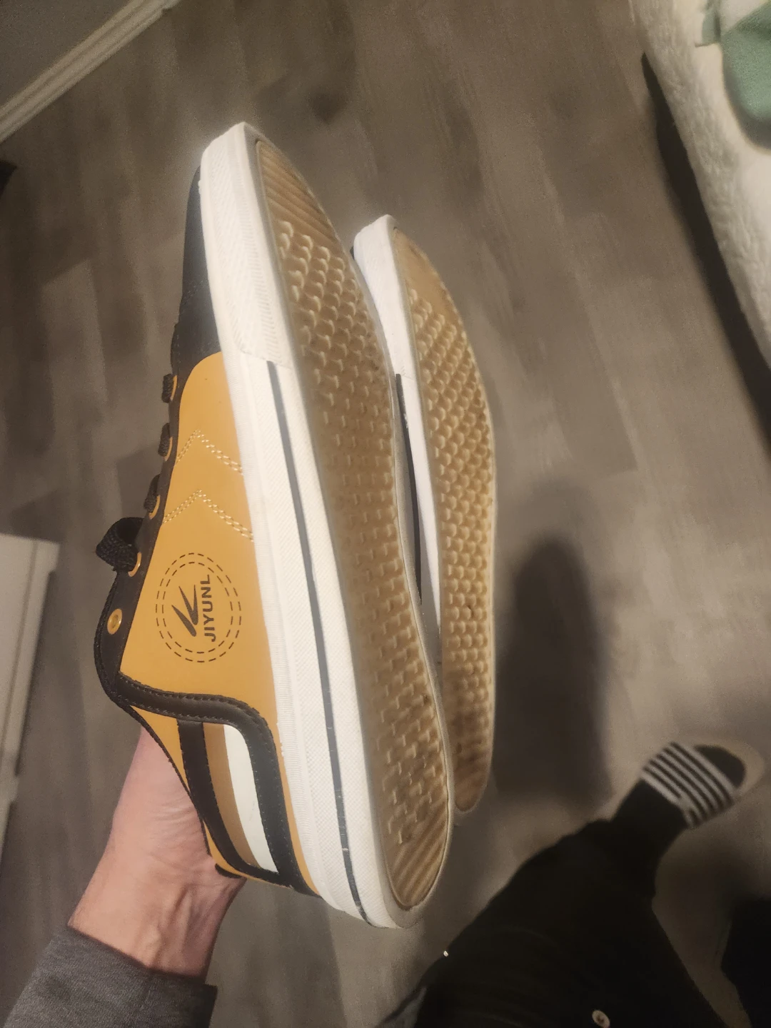 JIYUNL Sport Sneakers Black and Yellow - photo 2