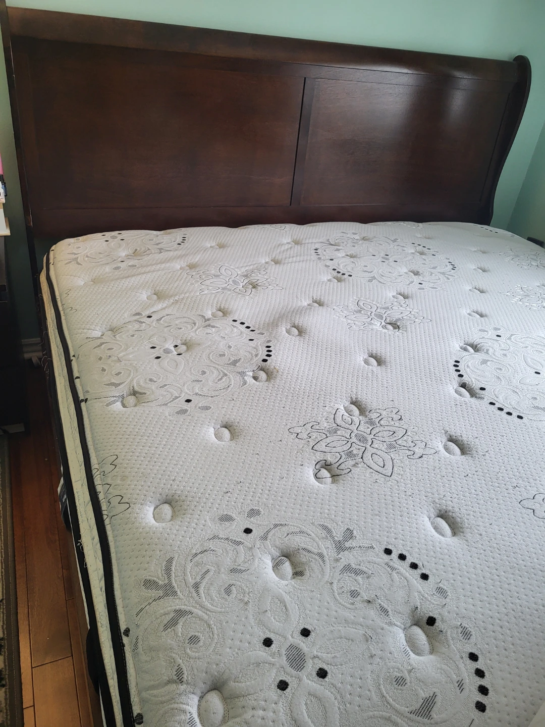 King size Mattress& bed frame