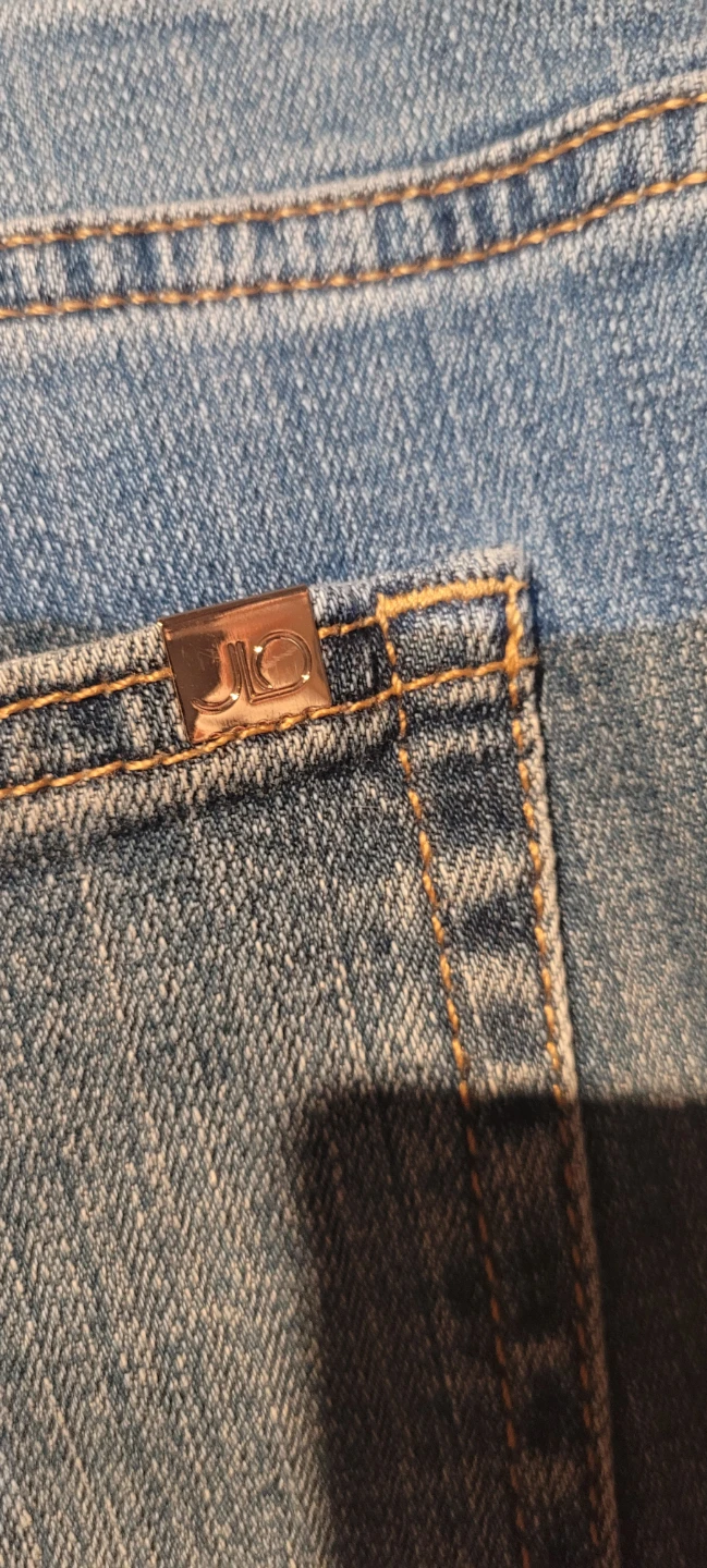 Jennifer Lopez Capris Jeans - photo 3