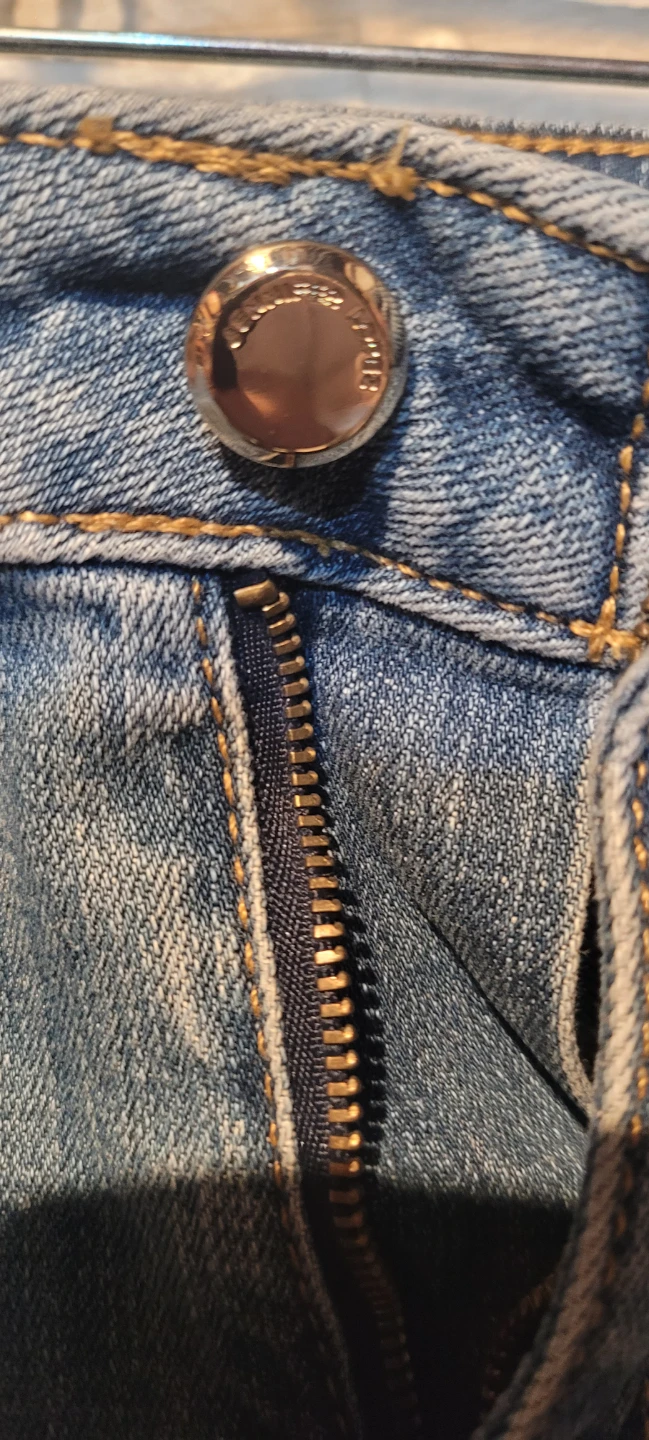 Jennifer Lopez Capris Jeans - photo 5