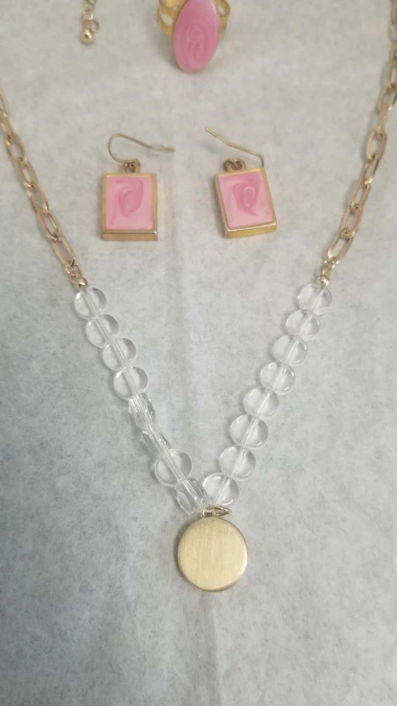 Gold tone ring and earrings set with pink swirl design - photo 2