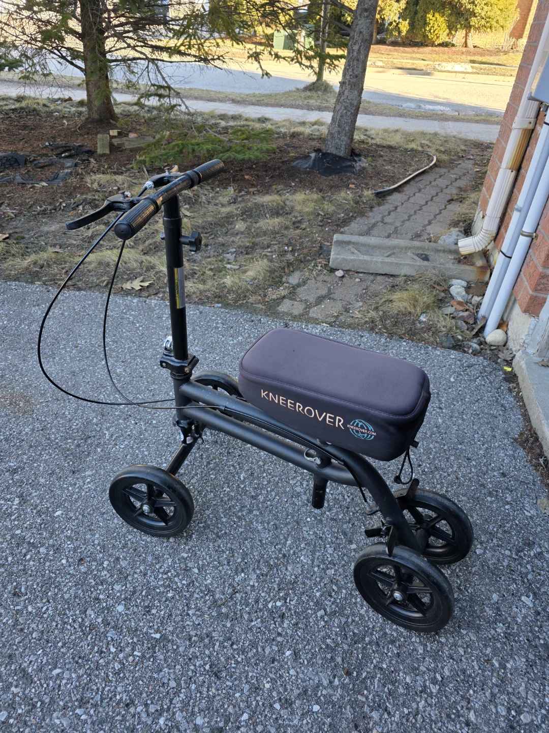 KneeRover Steerable Knee Scooter Walker with Brakes - photo 2