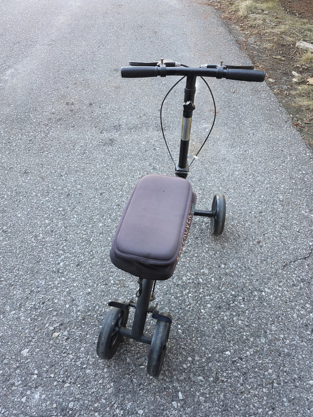 KneeRover Steerable Knee Scooter Walker with Brakes - photo 3