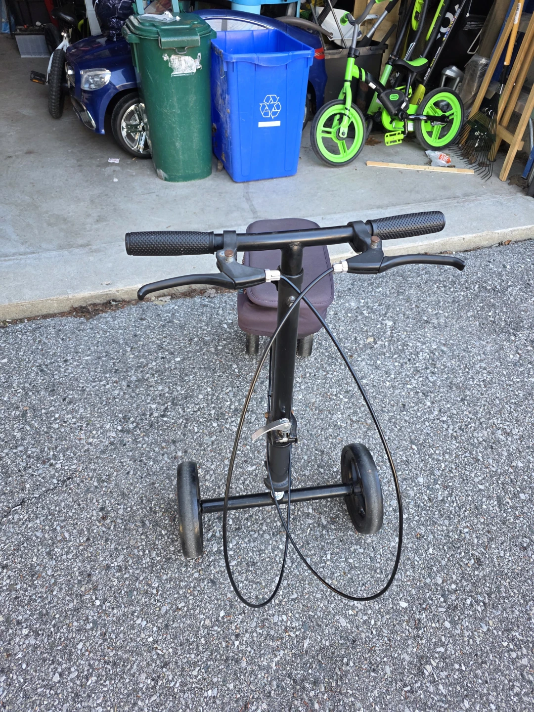 KneeRover Steerable Knee Scooter Walker with Brakes - photo 4
