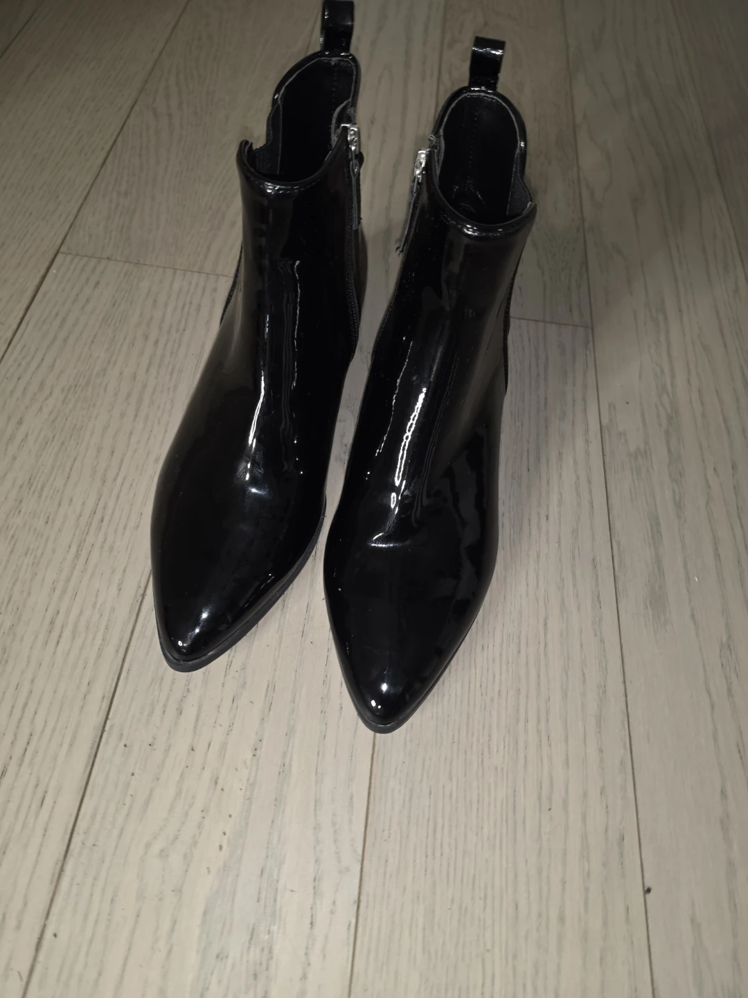 DKNY Black Patent Ankle Boots - Size 9 - photo 5