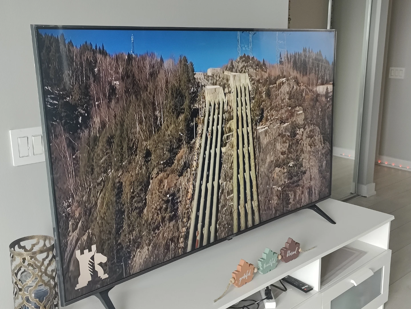 LG 65UP7700PUB 65-inch UHD TV - photo 2