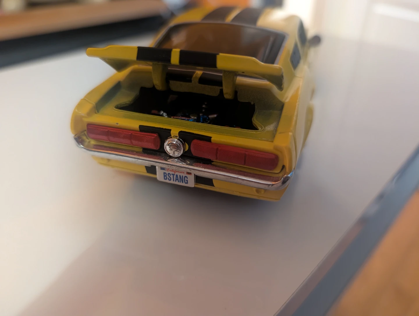Yellow Ford Mustang 1:24 Diecast Model Car - photo 4