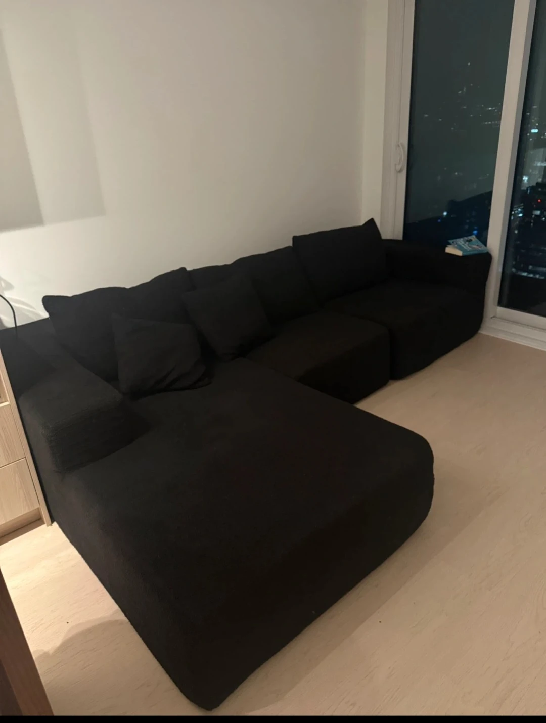 Black Sectional Sofa with Chaise