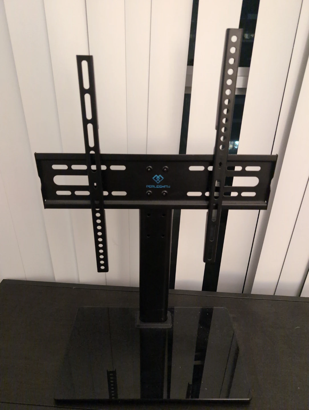 TV Stand - Fits tvs between 32 inches - 65 inches