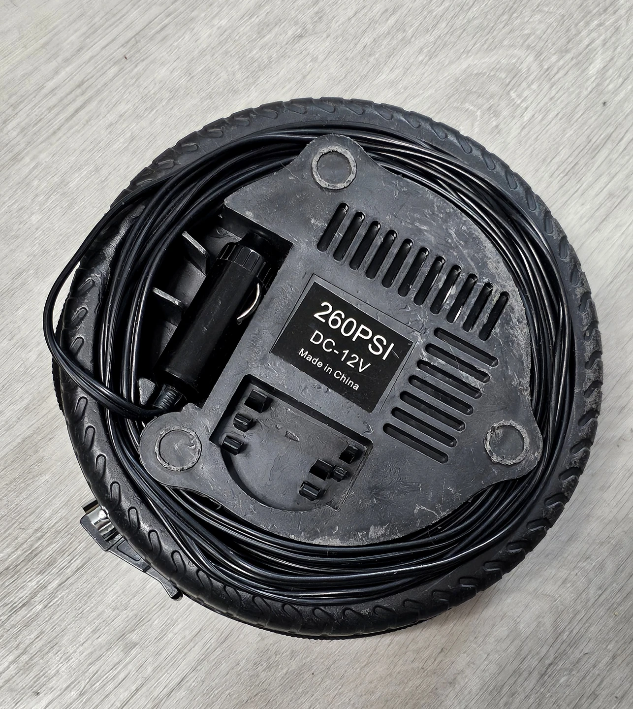 SmartGear Tire-Shaped 260PSI Air Compressor DC-12V - photo 3